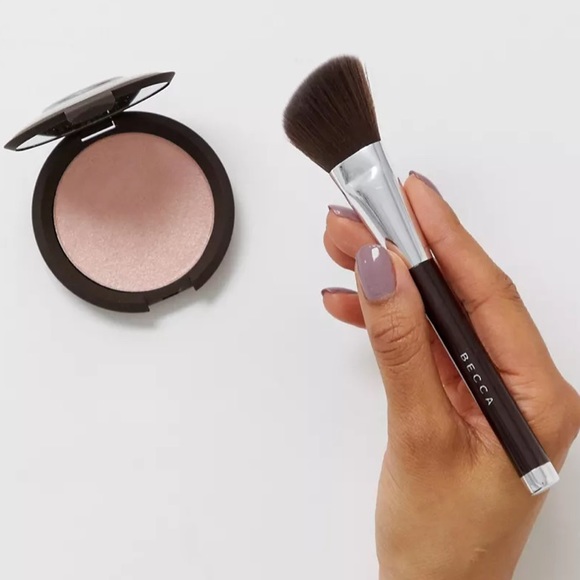 BECCA Angled Highlighting Brush - Picture 13 of 15